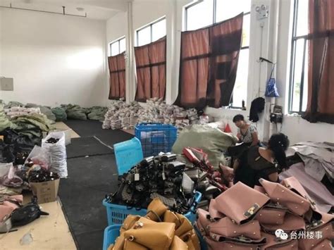 箱包加工广告牌图片